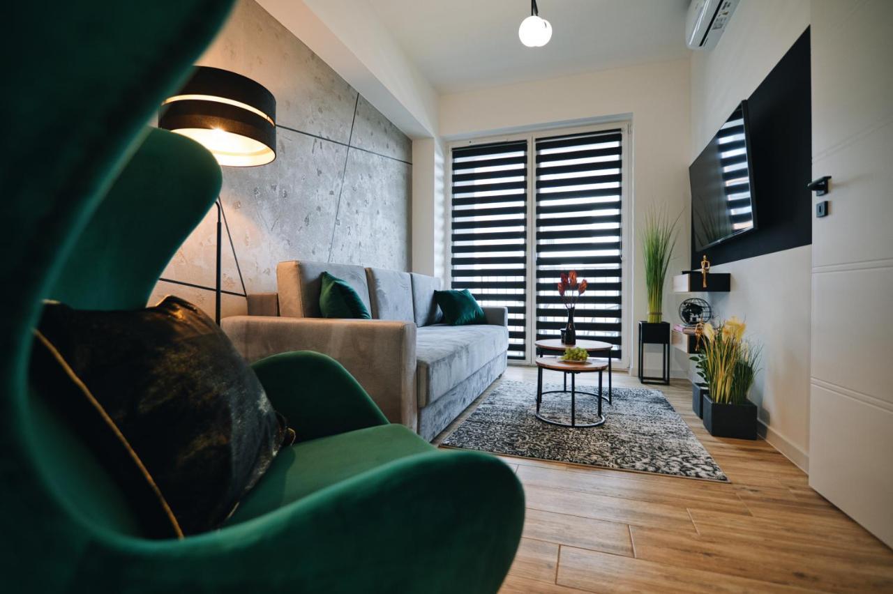 Aparthome 25 By Housine Zator