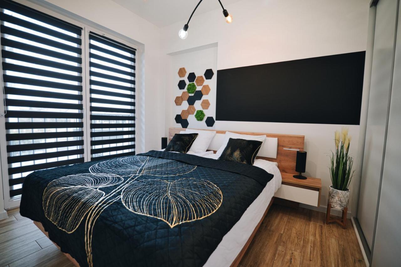 Aparthome 25 By Housine Zator
